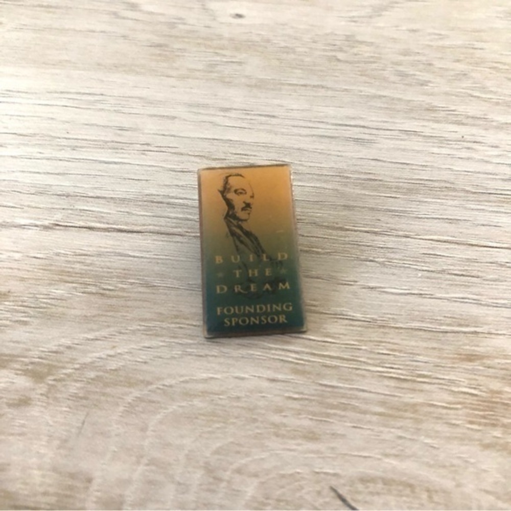 Martin Luther King Jr Label Pin